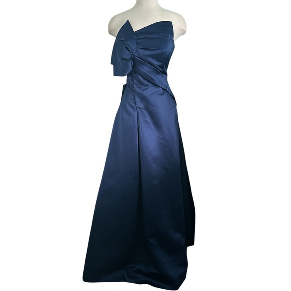 Cicinia Elegant Navy Blue Evening Gown - Picture 7 of 10